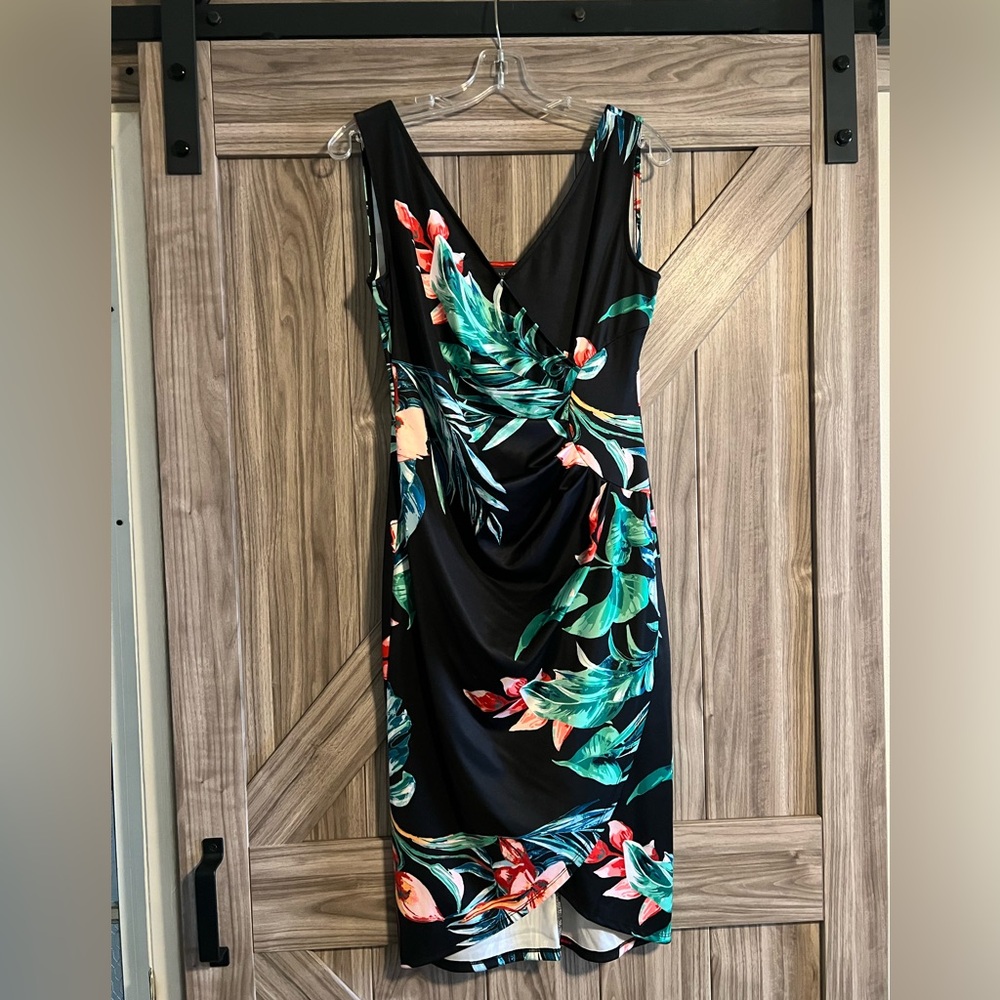 NWOT BOLD Elements Wrap Dress with Hawaiian Print Design. Never worn.